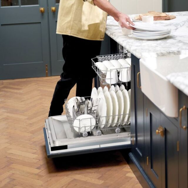 Caple DI632 12 Place Setting 6 Program Integrated Full Size Dishwasher