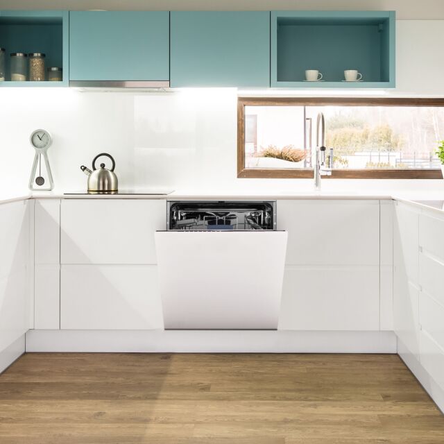 Montpellier MDWBID6064 14 Place Setting 6 Program Integrated Dishwasher